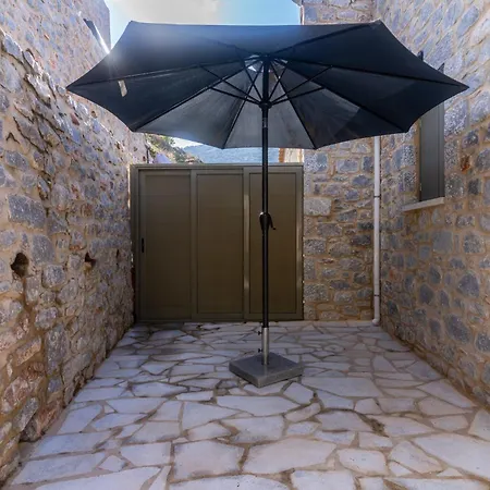 Vina's Stone House בית נופש Liménion