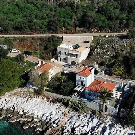 בית נופש Vina's Stone House *