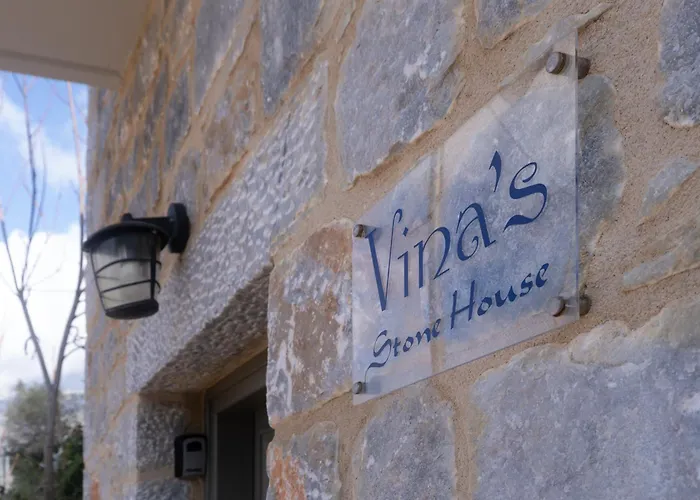 Vina's Stone House * Limeni
