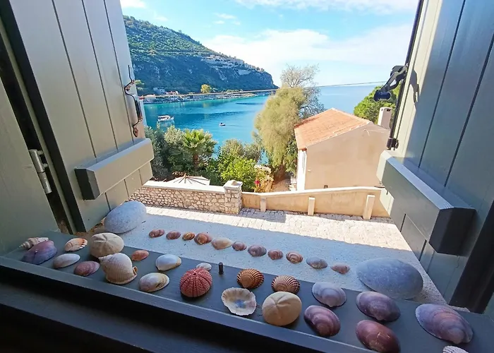 Vina's Stone House Holiday home Limeni